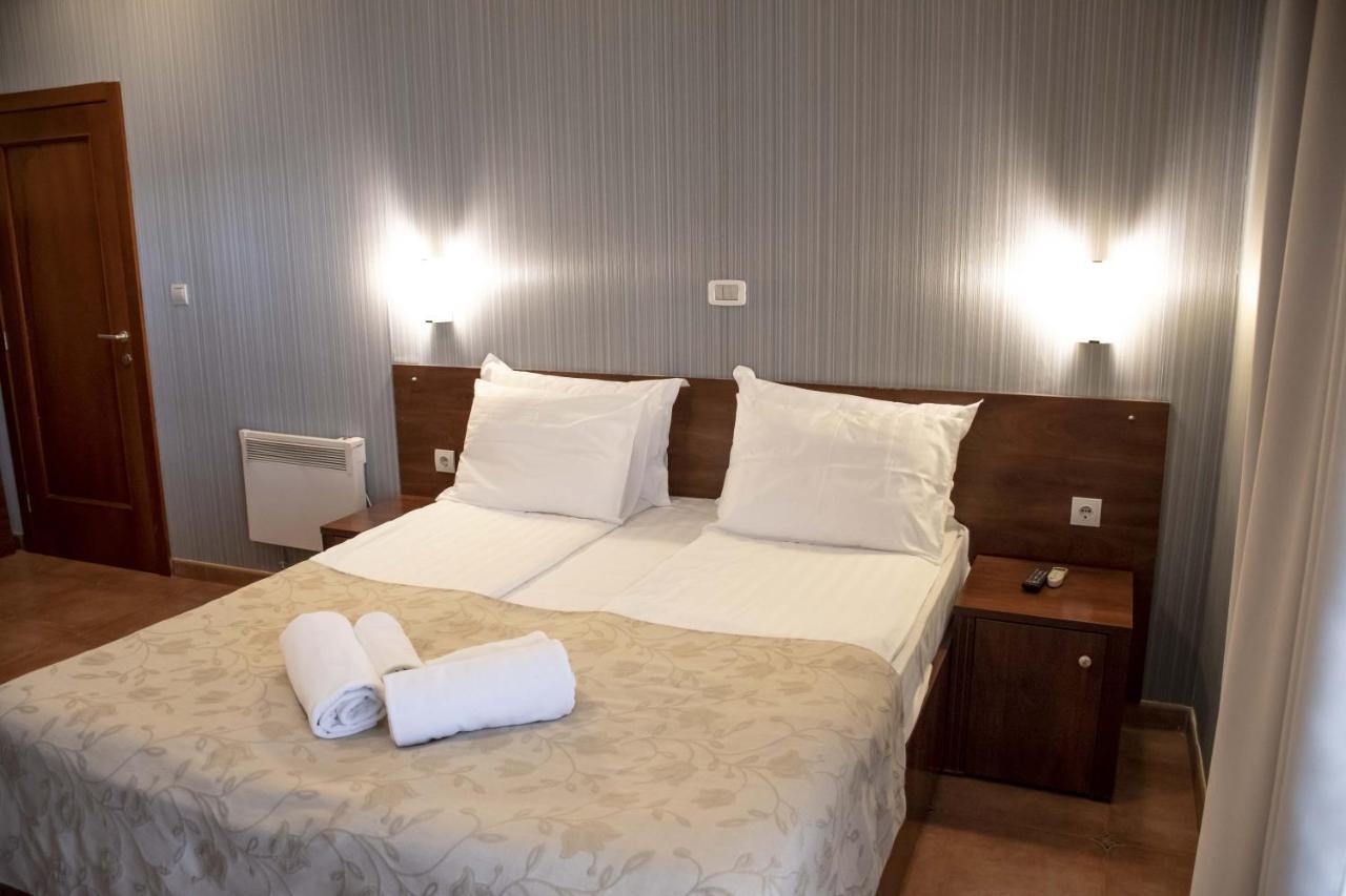 Mali Hotel Porat Будва Экстерьер фото